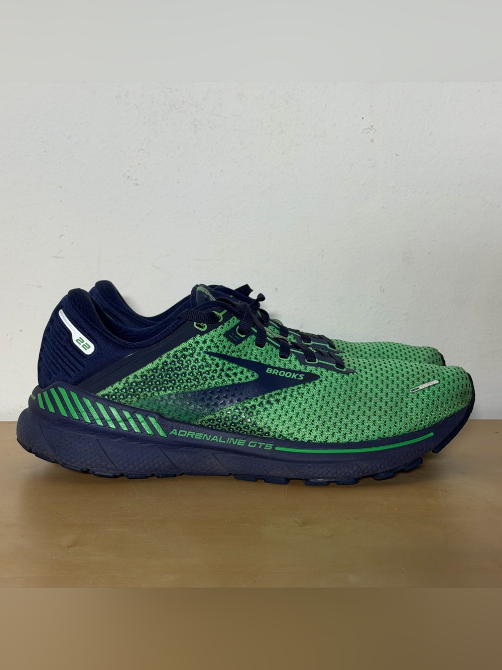 Brooks Adrenaline GTS 22 Green Navy Running Sneakers 1103661D362 Men's Size 11.5